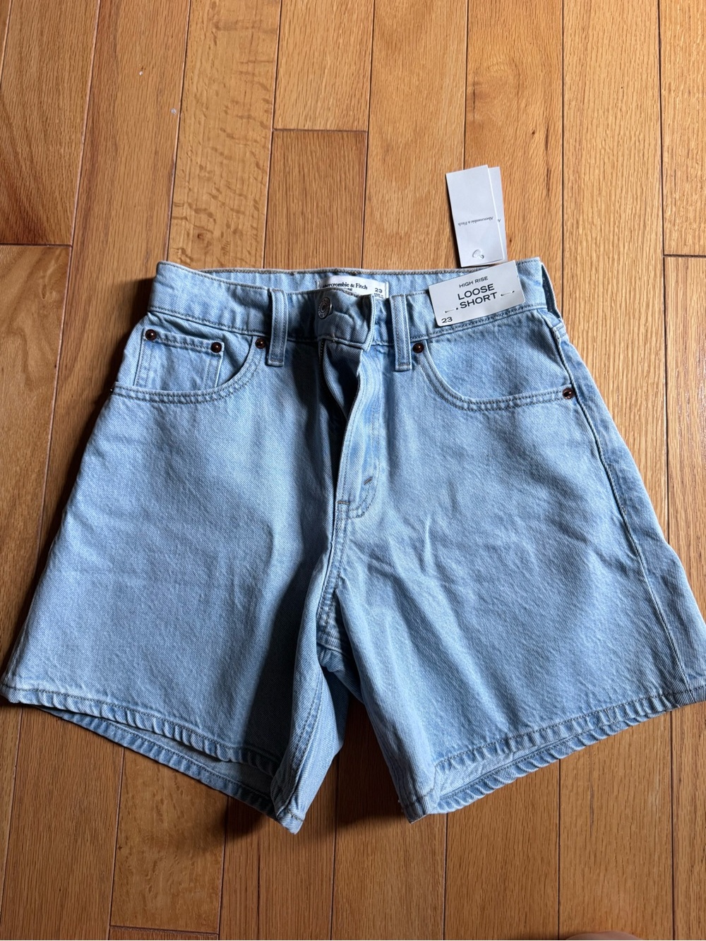 NWT Abercrombie High Rise Loose Short